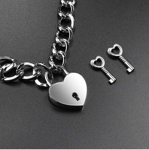 Beautiful new stainless steel padlock & Keys heart necklace Valentine's Day - Picture 3 of 5